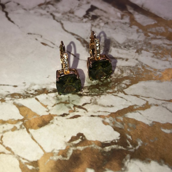 Peridot necklace and earring - Picture 3 of 6